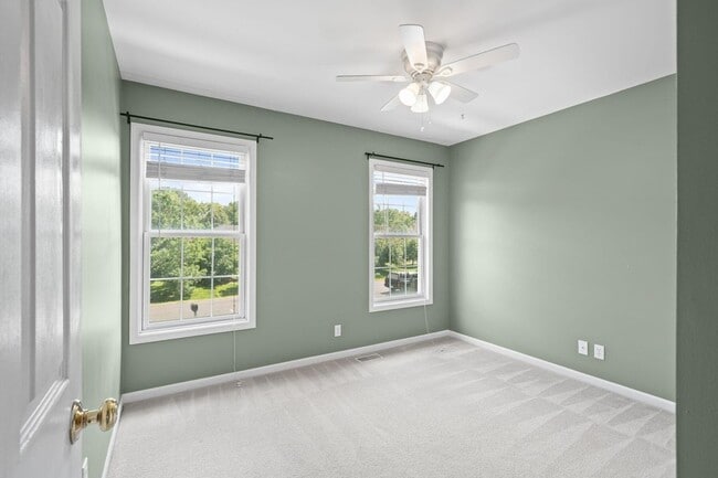 Building Photo - 406 Lakewood Dr