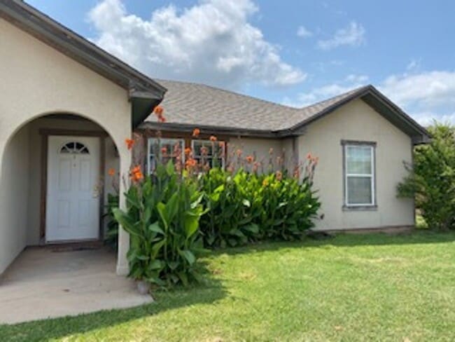 Primary Photo - 726 Chanticleers Ln