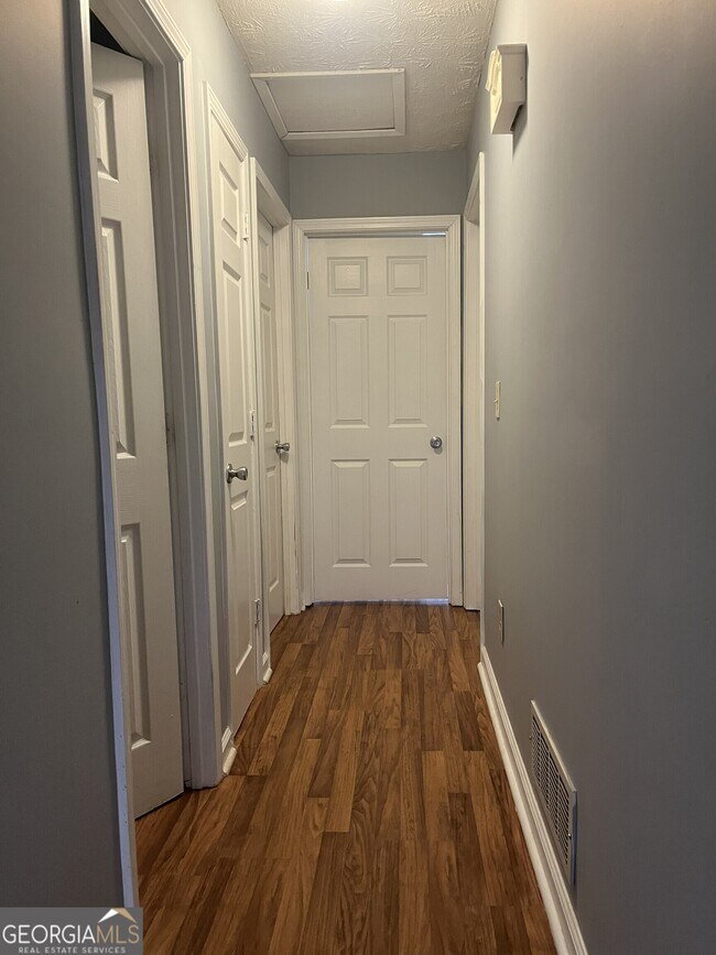 Building Photo - 2561 Lewfield Cir SE