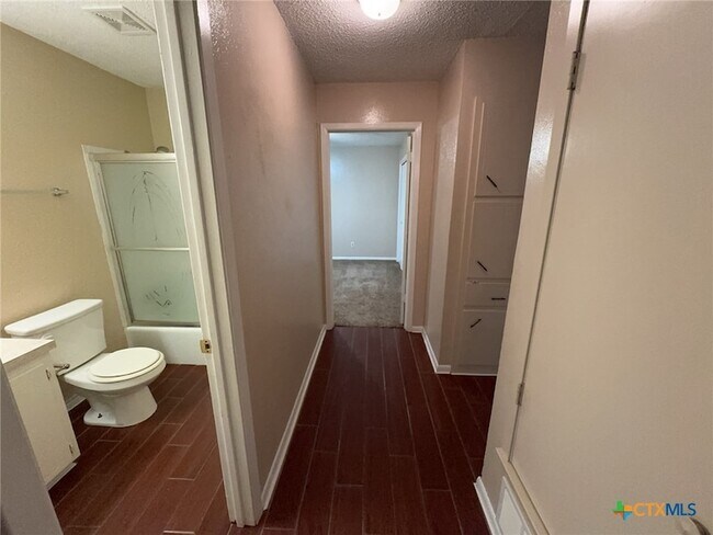 Building Photo - 1013 Kathey Dr