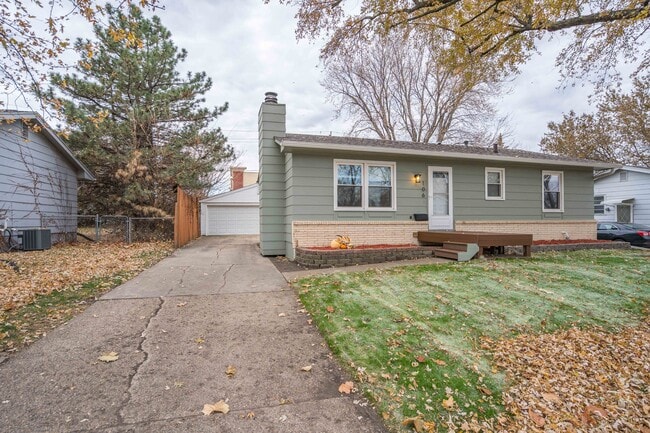 Primary Photo - 106 NE Grant St