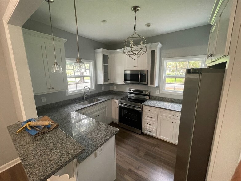 1112-B North Toombs Street Kitchen view - 1112 N Toombs St