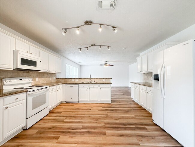 Building Photo - 11 Orion Star Ct