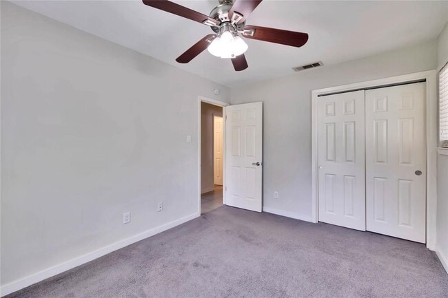 Building Photo - 2406 Sheri Oak Ln