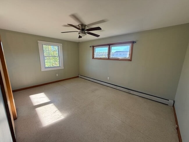 Building Photo - Three Bedroom Single Family House for Rent...