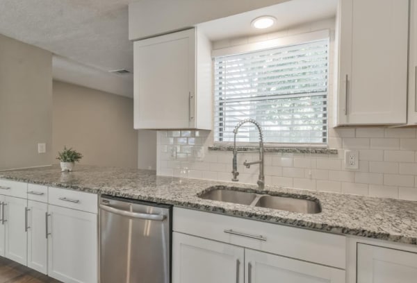 Building Photo - 2119 Woodstream Dr