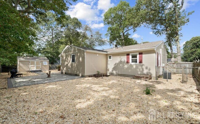 Building Photo - 303 Chestnut Dr