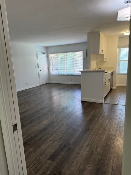 Building Photo - 310 S Sherbourne Dr
