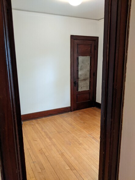 middle br - 1775 N Astor St