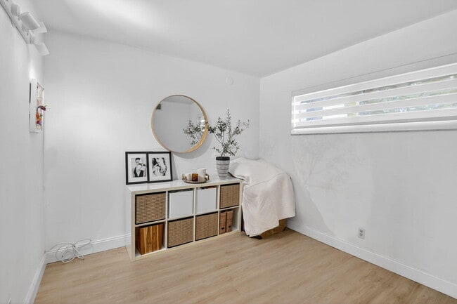 Building Photo - 9820 S Hollybrook Lake Dr