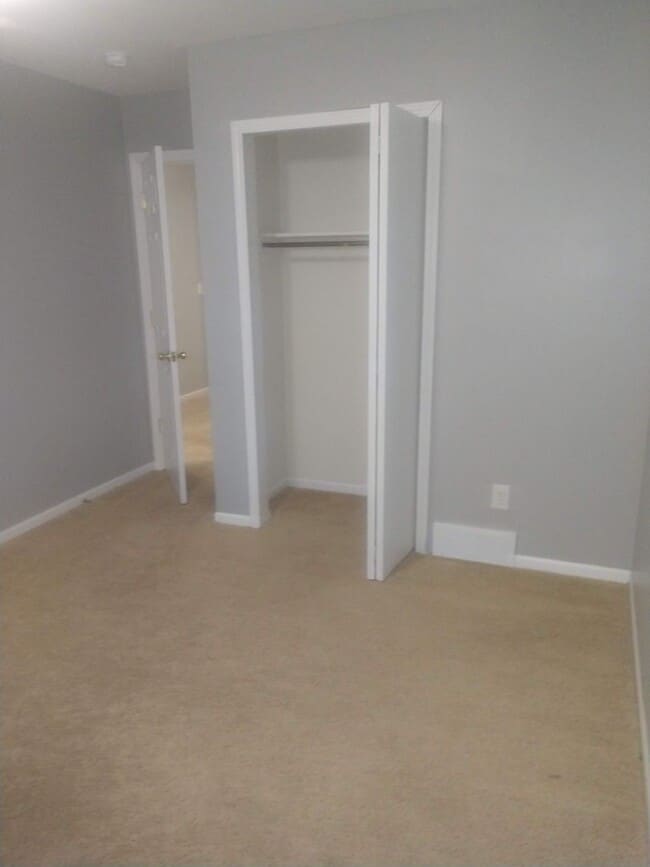 Building Photo - Three Bedroom Ranch Available July 2026!