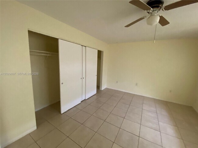 Building Photo - 2400 NE 188th St