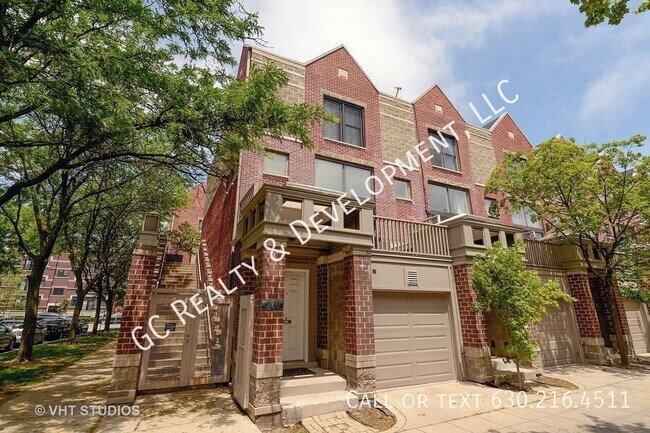 Primary Photo - 2753 N Wayne Ave