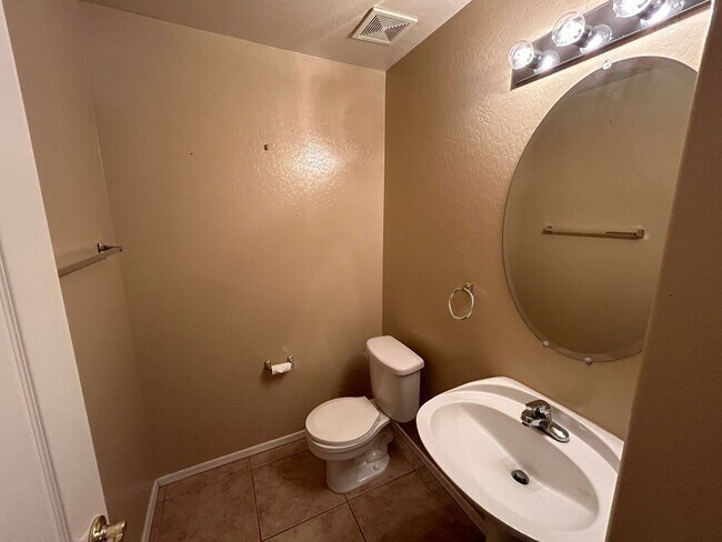 Building Photo - 13026 W Modesto Dr