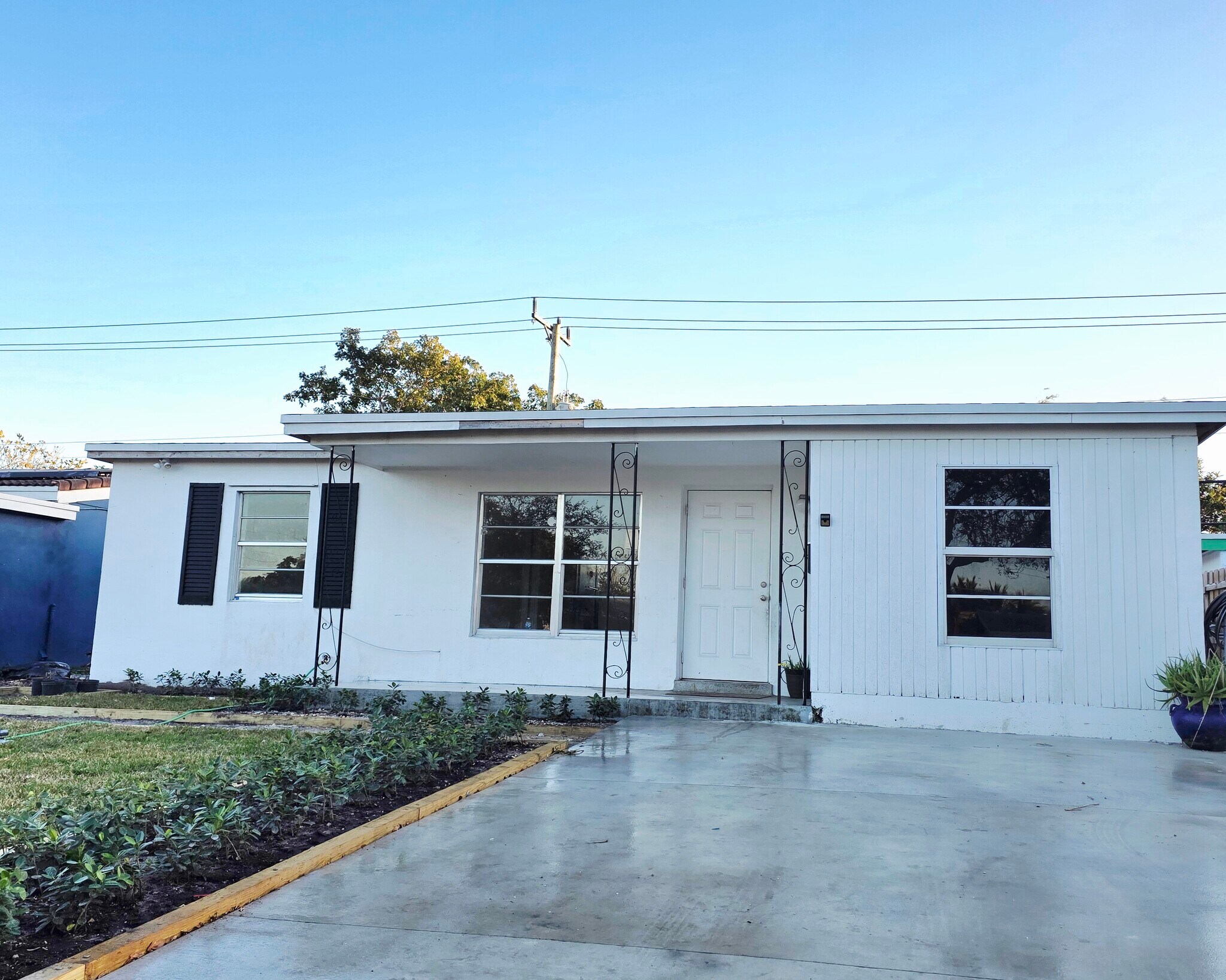 Building Photo - 250 NE 51st St