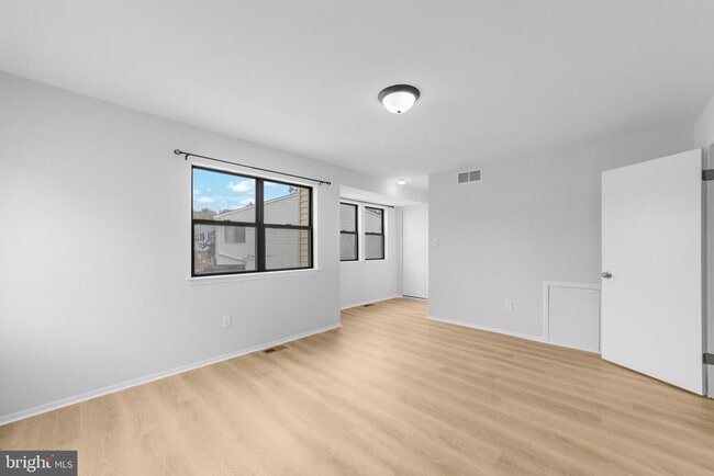 Building Photo - 31 Phoenix Ct