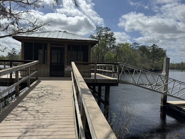 Building Photo - For Rent - Spring Move in Special ... 2nd Month's Rent FREE! (if sign a lease before the end of M...