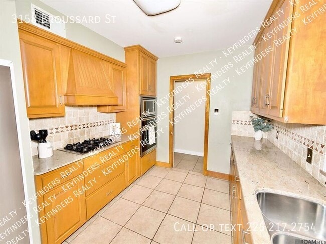 Building Photo - 3158 Broussard St