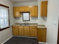 Building Photo - 2646-2648 E 122nd St