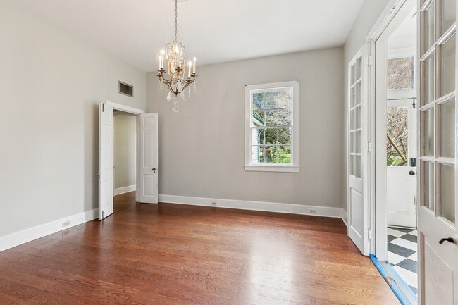 Building Photo - 523 Turquoise St