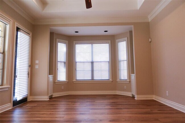 Building Photo - 7228 Oak Shores Dr