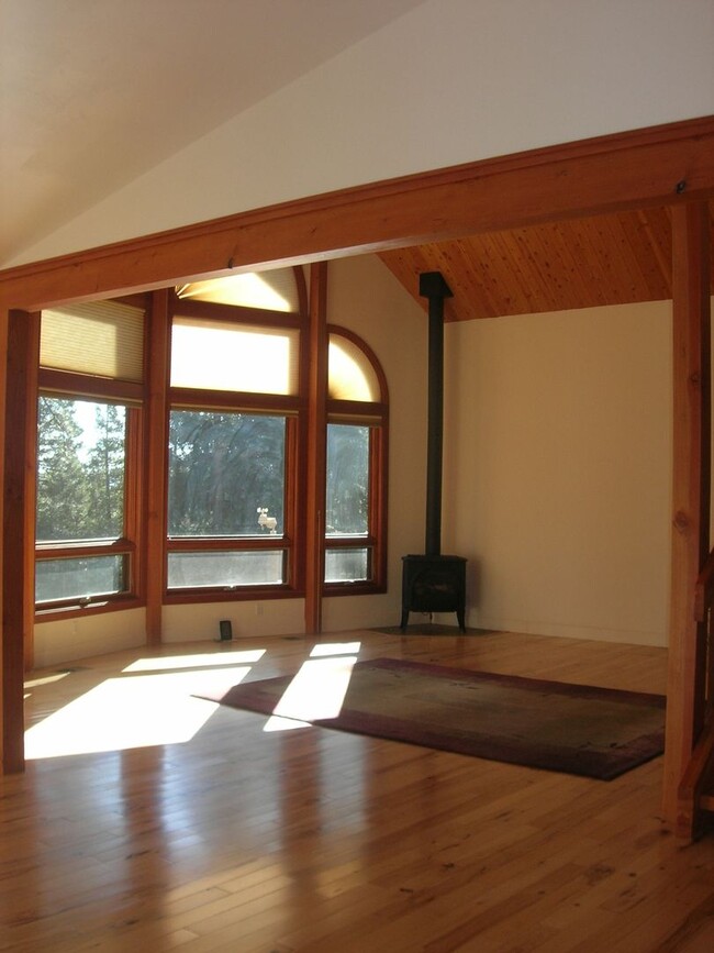 Building Photo - Lovely Tahoe Style Custom Home