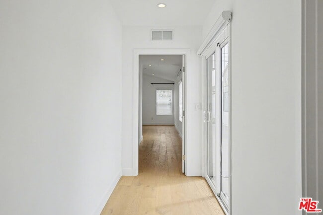 Building Photo - 7832 Croydon Ave