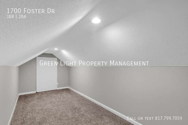 Building Photo - 1700 Foster Dr