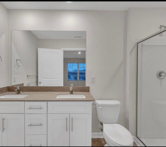 Building Photo - 530 Vogt Dr