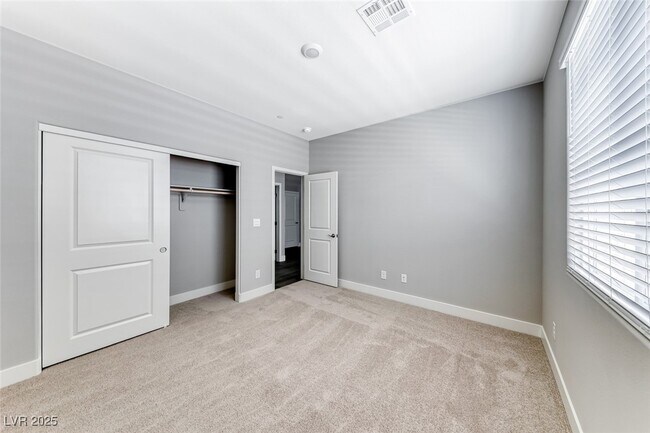 Building Photo - 510 Copper Falcon Ave