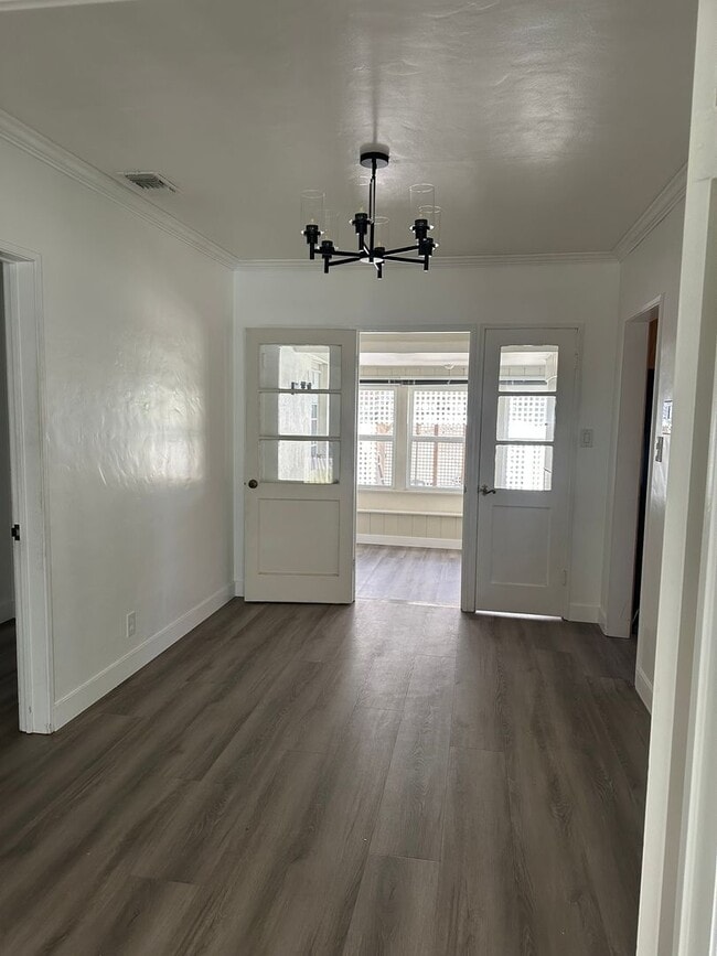 Building Photo - Perfection! Corner Lot Pool Home