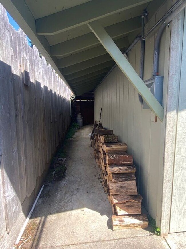 Building Photo - 4303 Horseman Ln
