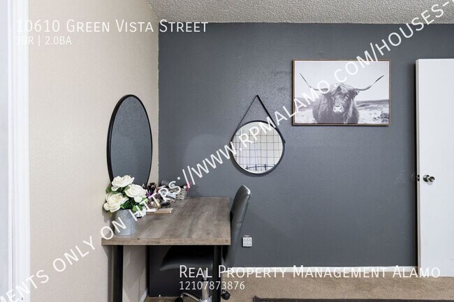 Building Photo - 10610 Green Vista St