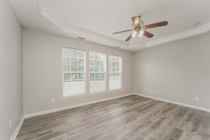 Building Photo - 10528 Adlin Ave