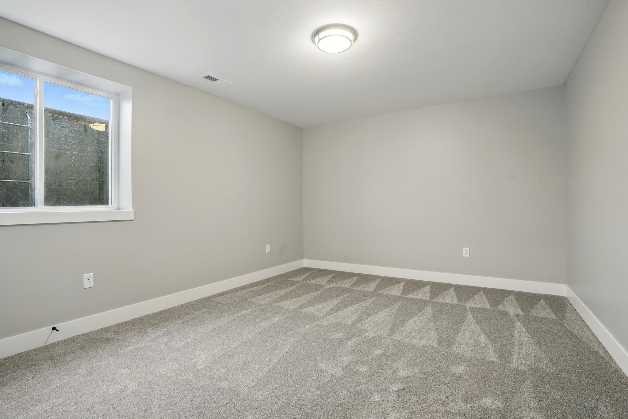 Building Photo - 933 Long Dr