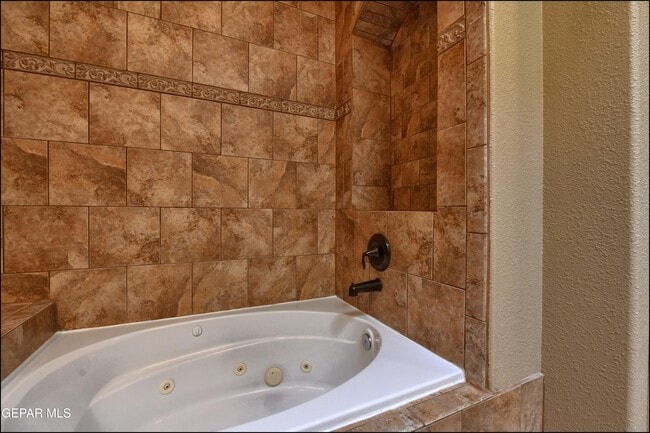 Building Photo - 7379 Black Mesa Dr