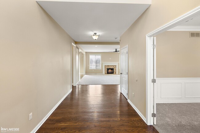 Building Photo - 46267 Terrace Dr