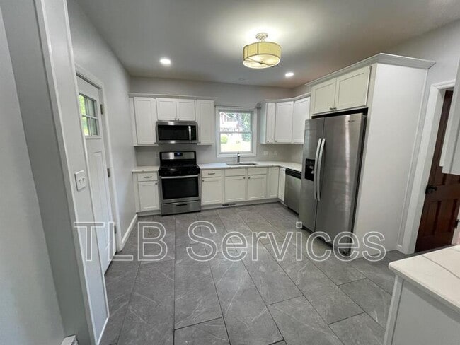 Building Photo - 402 Electric St