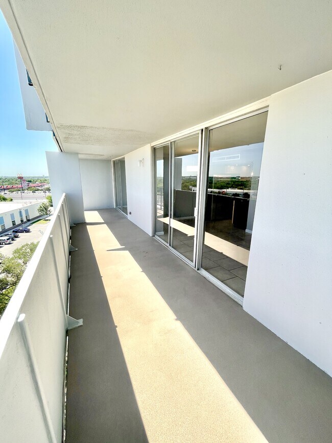 Building Photo - 7039 San Pedro Ave