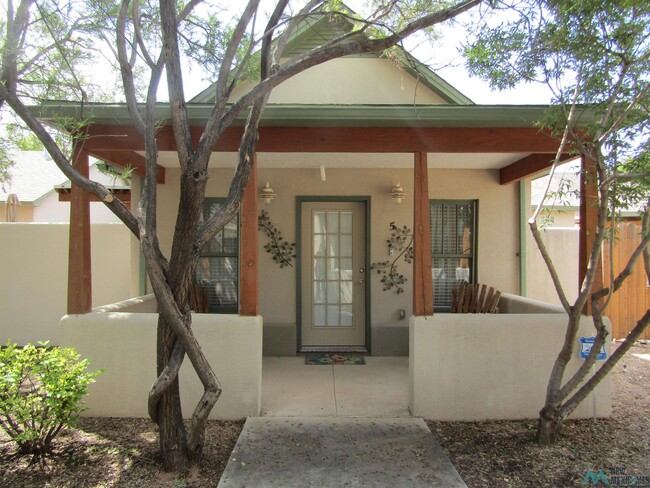 Primary Photo - 2100 5 Richardson Ave