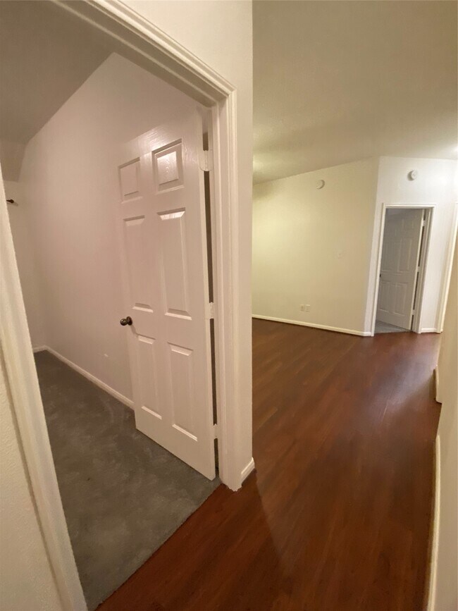 Building Photo - 321 Preston Ln