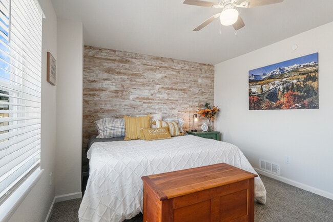 Building Photo - 1539 Spring Water Pt