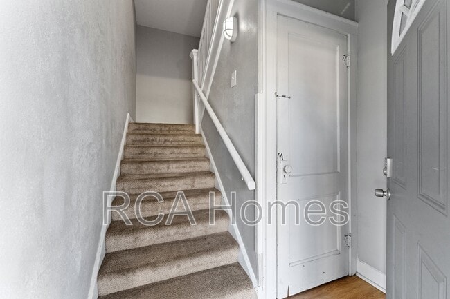 Building Photo - 2956 Ruckle St