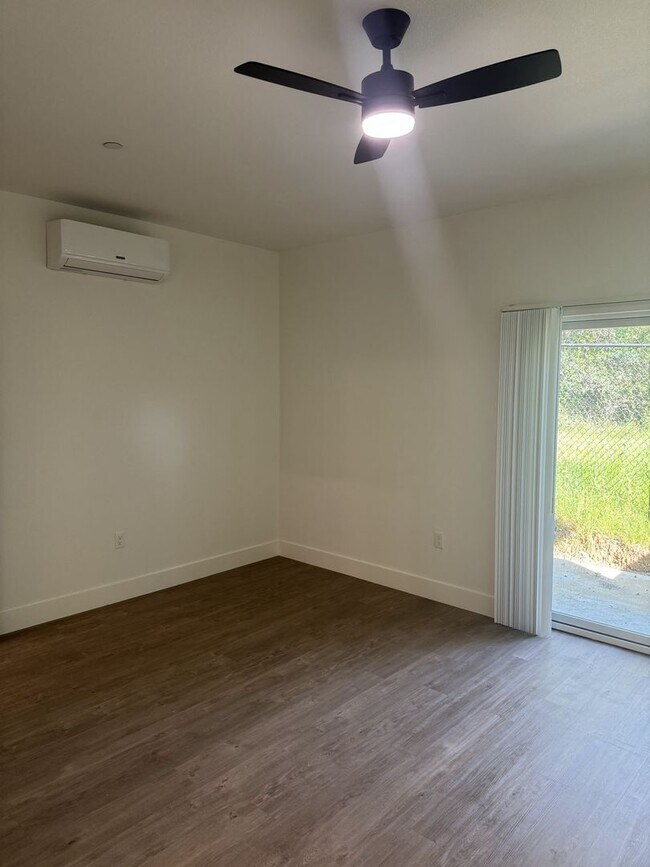 Building Photo - Newly built homes with City of Redding solar!