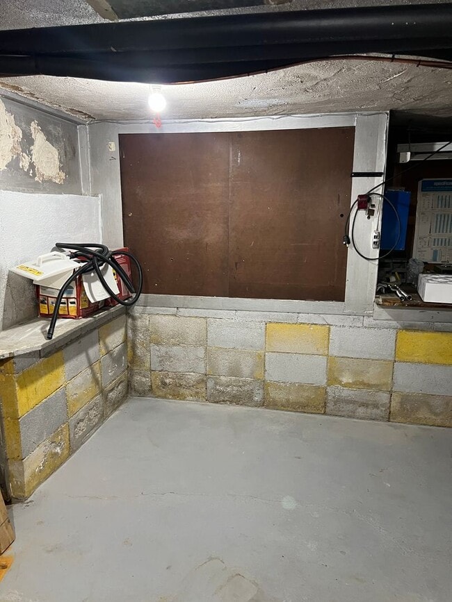 Building Photo - Charming 5 Bed, 2 bath home in the heart o...