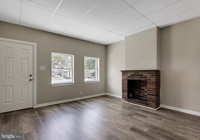 Building Photo - 237 3rd St