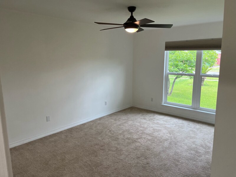Building Photo - 409 Ridge Wood Cir