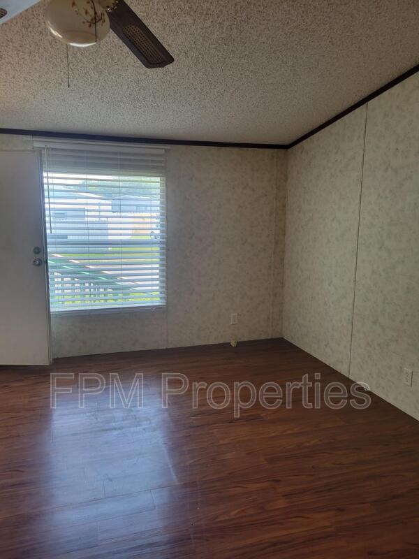 Building Photo - 205 Vintage Oak Cir