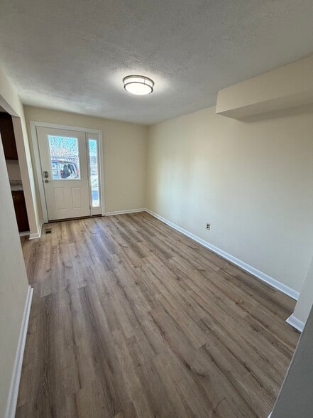 Building Photo - 16 Cherry St