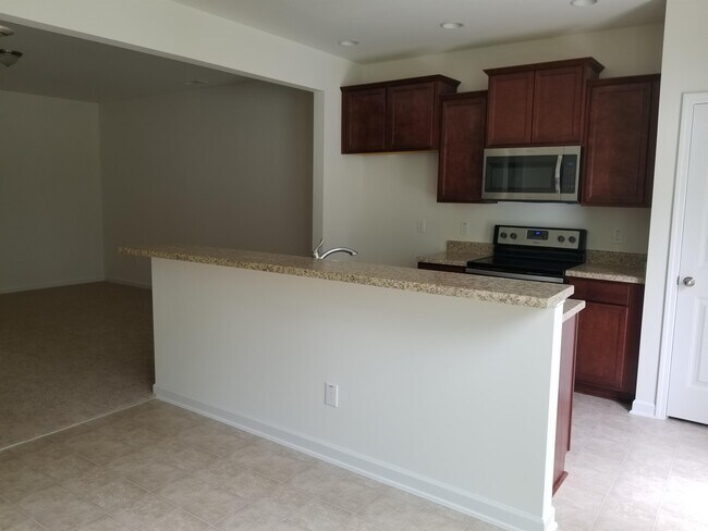 Building Photo - 49 E Grove Point Dr